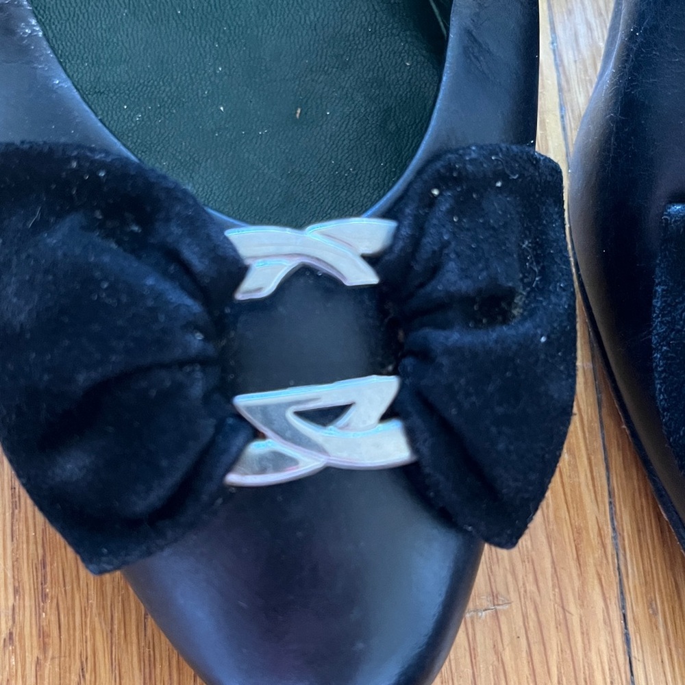 Gucci Black Leather Pumps with Bow Accent Perfect Vintage Condition - Picture 4 of 11